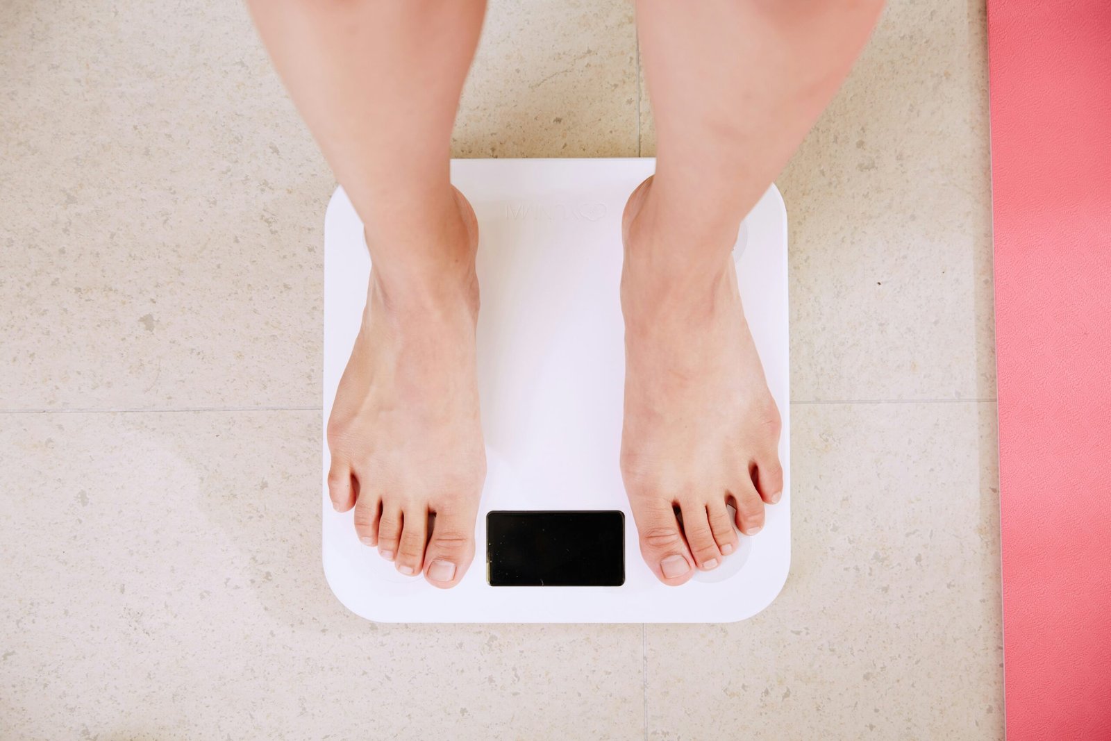 Comparison of weight loss treatments: Semaglutide (Wegovy) vs Tirzepatide (Mounjaro) highlighting their benefits, mechanisms, and weight loss results.